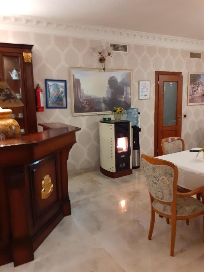 Hotel Guri Elbasan Kültér fotó