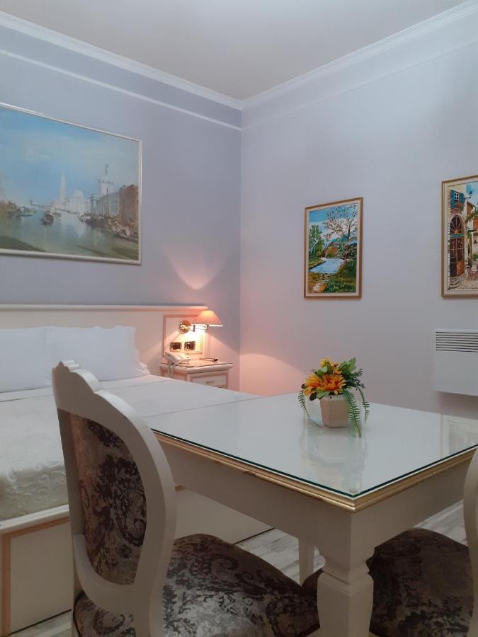 Hotel Guri Elbasan Kültér fotó